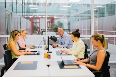 OregaBroadGate_OfficeSpace_WithPeople13
